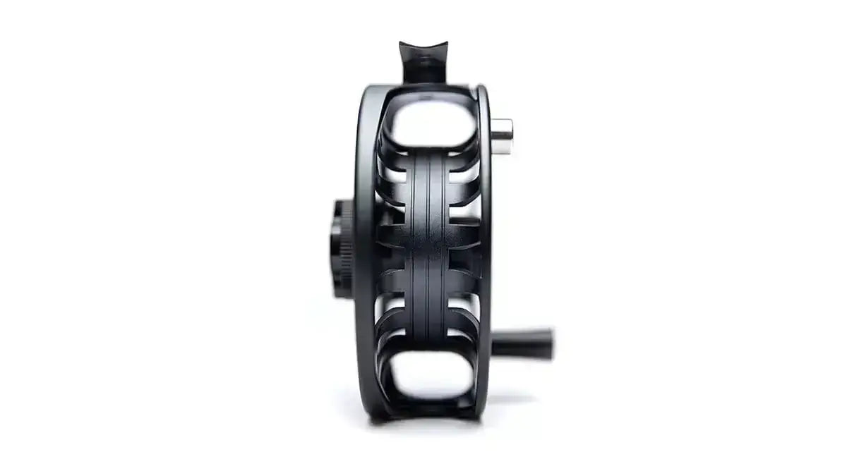 Large arbor fly fishing reel